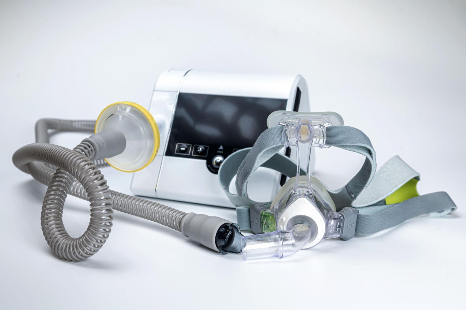 CPAP device, mask, tubing and humidifier arranged on a clean surface